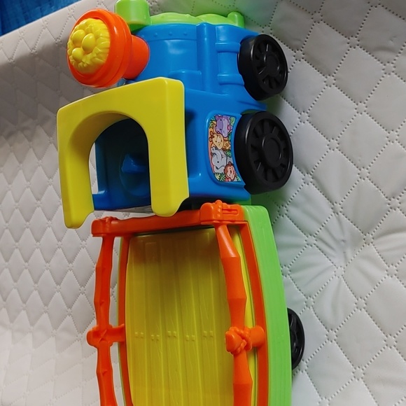 Little people train with sound and ring stacker - Picture 5 of 7